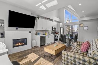 The Canmore Mountain View Retreat with Heated Pool & Hot Tub - 3
