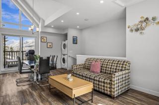 The Canmore Mountain View Retreat with Heated Pool & Hot Tub - 1