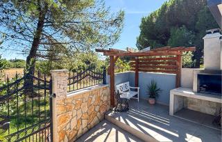 Amazing Apartment In Valbandon With Outdoor Swimming Pool - 7