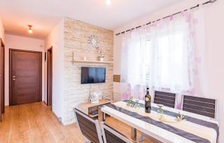 Amazing Apartment In Valbandon With Outdoor Swimming Pool - 3