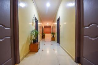 Hotel O SR Hotels - 8