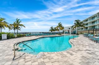 Harbor Island Beach Club - Luxury Waterfront Apartments with Views Pool Dock Private Beach Access - 3