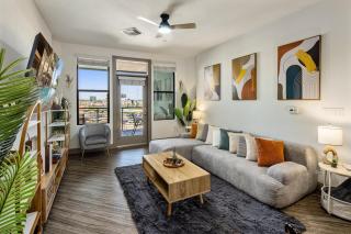 Escape To The Golden Equestrian 2BR Tempe Townlake - 0
