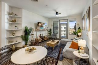 Escape To The Golden Equestrian 2BR Tempe Townlake - 1