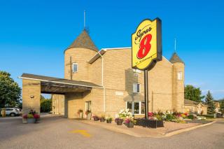 Super 8 by Wyndham North Bay - 0