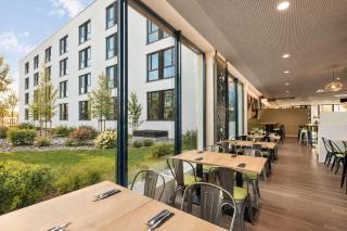 Super 8 by Wyndham Munich City North - 3