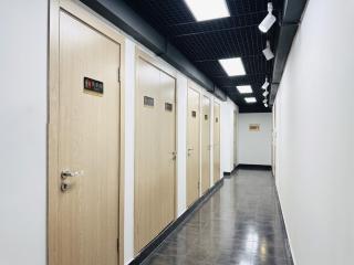Hidden Garden Youth Hostel -Oriental Pearl &Lujiazui -Garden Social Area -Bar -Café -Free Laundry Luggage Storage -24H Front Desk -English Service - 7