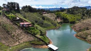 Finca San Miguel en El Peñol con acceso al lago - 0