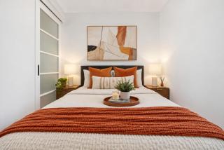 Chic 2BR Steps from Yaletown - 3