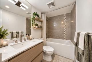 Chic 2BR Steps from Yaletown - 1