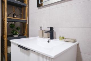 Modern 1-Bed Flat in Plovdiv Free Parking - 2