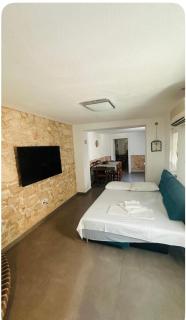 Central Stonehouse in Aegina - 7