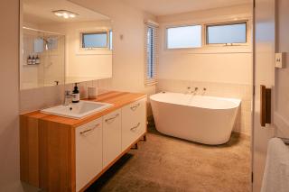 Stunning water views with beach access & Sauna - 3