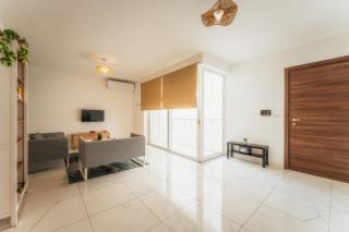 Spacious 4BR & 4 Bath in Pietà Up to 8 Guests - 0