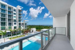 Modern Decor W Bay Views 1 Bdrm Condo - 0