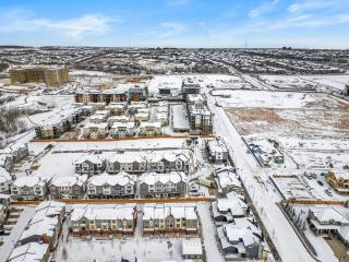 Springbank Hill 2BR Townhome near WinSport King Bed Garage Workspace Balcony - 9