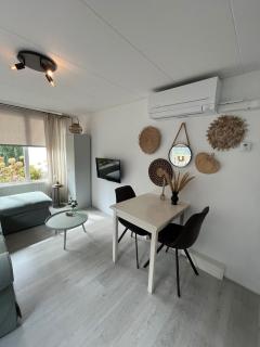 Knus en compleet 2-persoonsappartement vlak bij zee, met tuin en airco - 1