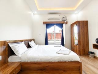 Hotel Rudraksha Premier ll Pick And Drop Available - 5