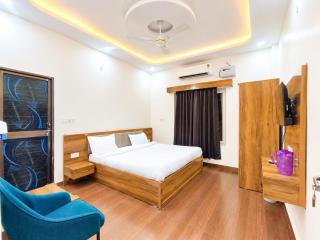 Hotel Rudraksha Premier ll Pick And Drop Available - 7