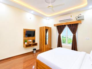 Hotel Rudraksha Premier ll Pick And Drop Available - 6