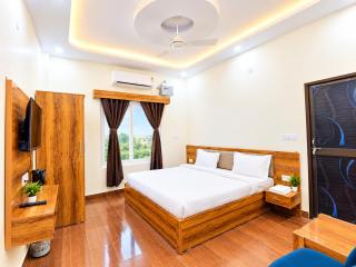 Hotel Rudraksha Premier ll Pick And Drop Available - 0