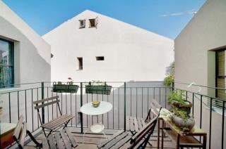 Mamad Charming Sunny Haven with Balcony - 8