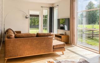 4 Bedroom Beautiful Home In Hestra - 7