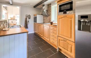 4 Bedroom Beautiful Home In Hestra - 5