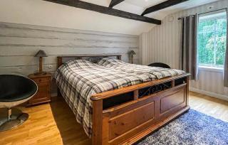 4 Bedroom Beautiful Home In Hestra - 3