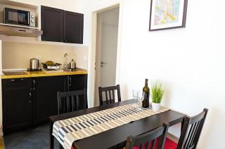 Flex SelfCheckIns Zagreb 291 - 292 - 293 - 294 - 4 Units - Studio Apartments - City Centre - Flexible Keybox Entry - Modern - 6