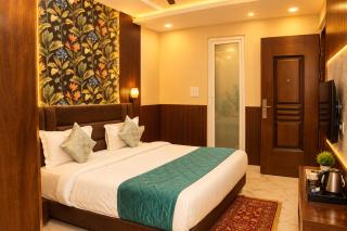 Hotel Golden Aura Inn - 0