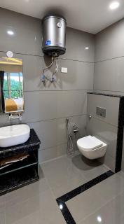 Hotel Ravira Krown Hills - 9