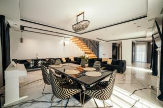 Luxury 3-Bedroom Villa with Private Hot Tub & Sauna - 1