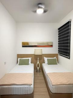 Forest City Sea View Apartment - Modern Muji Style Stay for 5 - 4