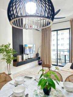 Modern Comfort Apartment in Forest City with Pool and Gym Access - 0