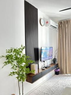 Modern Comfort Apartment in Forest City with Pool and Gym Access - 9