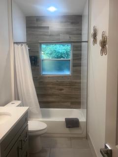 Spacious 4BR Home Near Shopping & Dining - 5