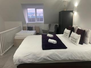 Waverley 3-Bed Springfields House - 1