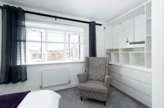 Waverley 3-Bed Springfields House - 5