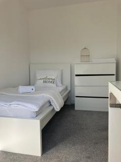 Waverley 3-Bed Springfields House - 4