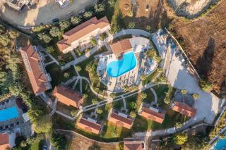 Βessie's Village - 1