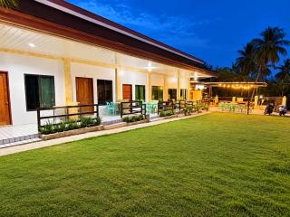 CocoVille Guesthouse Couple Room - 1