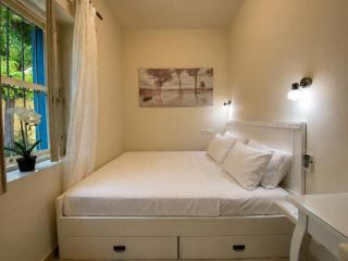 Maison Masse - Historic Residence with Private Courtyard - 8