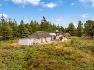 Family-Friendly Holiday Home With Communal Facilities Such As Tennis Court, Ball Courts And Swimming Pool - 0