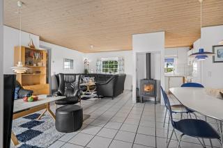 Beautiful Holiday Home With Fjord View For 12 People With Pool, Whirlpool And Sauna - 9