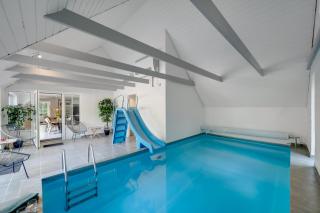 Beautiful Pool House With Enclosed Terrace, Outdoor Hot Tub, Activity Room, Shelter And Fire Pit - 8