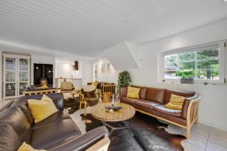 Beautiful Pool House With Enclosed Terrace, Outdoor Hot Tub, Activity Room, Shelter And Fire Pit - 3