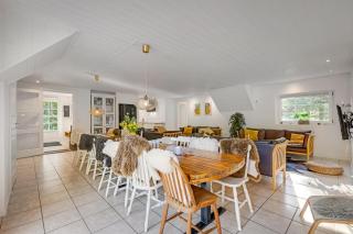 Beautiful Pool House With Enclosed Terrace, Outdoor Hot Tub, Activity Room, Shelter And Fire Pit - 1
