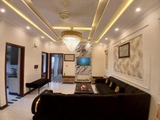 Entire Home- 5 Bedroom - Peaceful Villa with Solar - 0