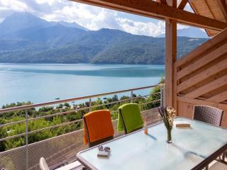 Mobile homes for 4 people with lake view in Residence L'Ecrin du Lac, Chorges - 9